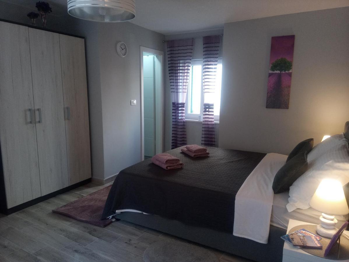 Elly Apartments Split Bagian luar foto